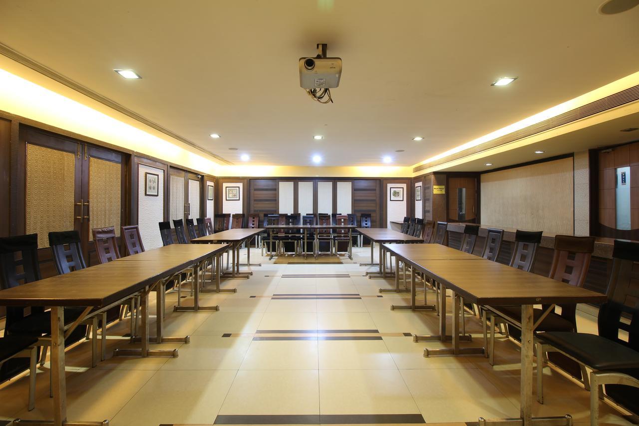 Hotel Gurukripa Daman Exterior foto