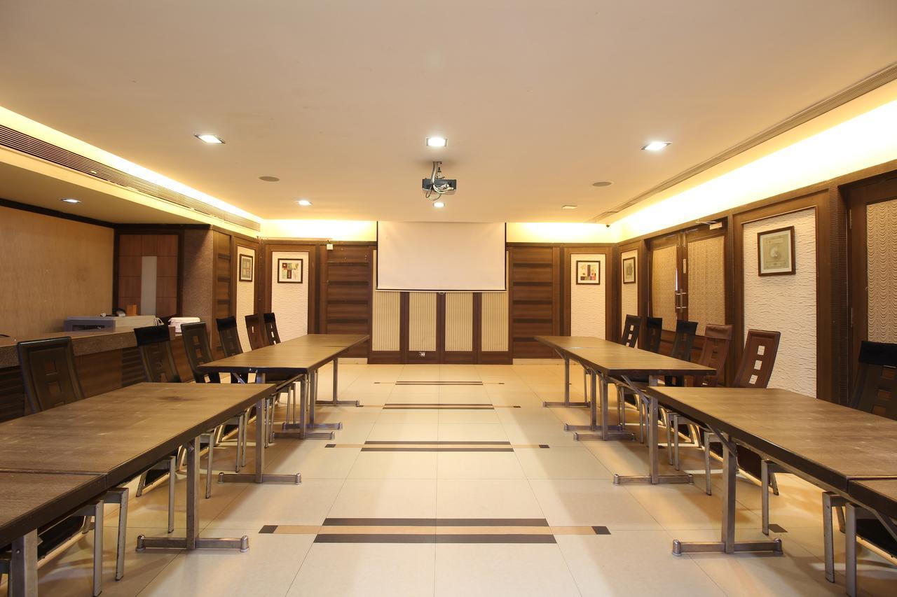 Hotel Gurukripa Daman Exterior foto